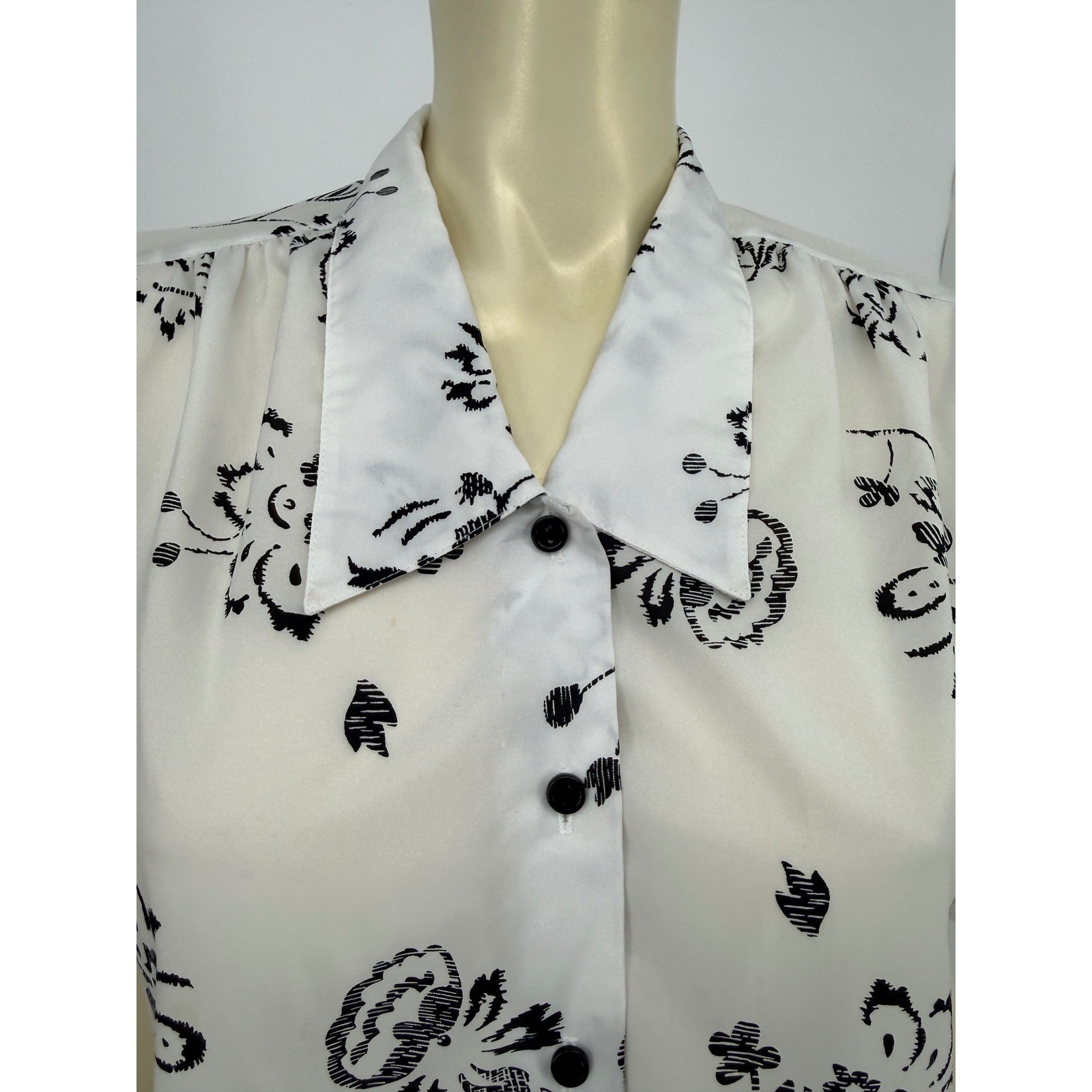 Vintage Judy Bond 1970s Short Sleeve Top White with Black Floral Print Sz 12
