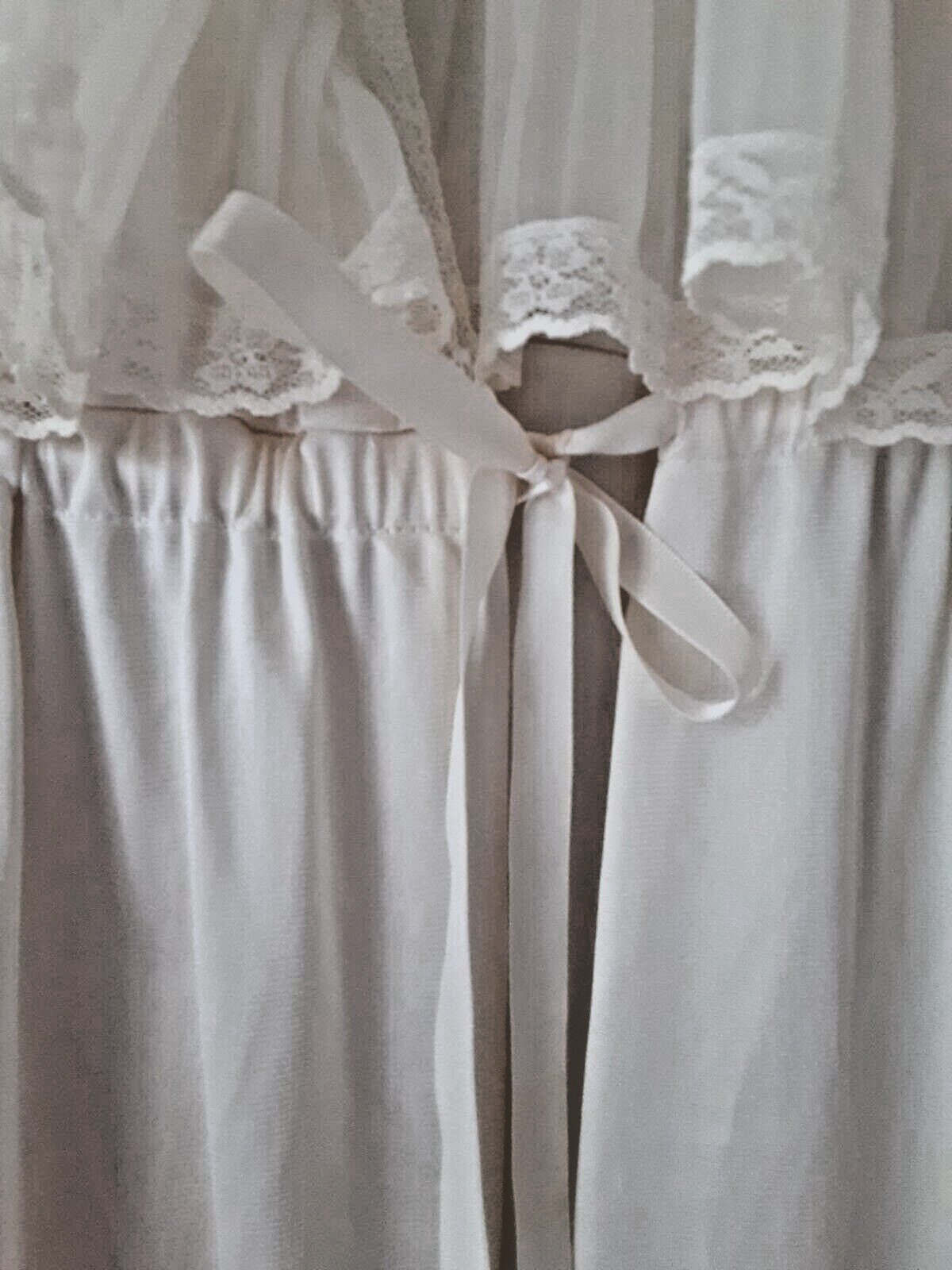 Vtg Ivory Nylon Robe Sz M Sheer Pleated Chiffon Capelet Dressing Gown Jolie Two
