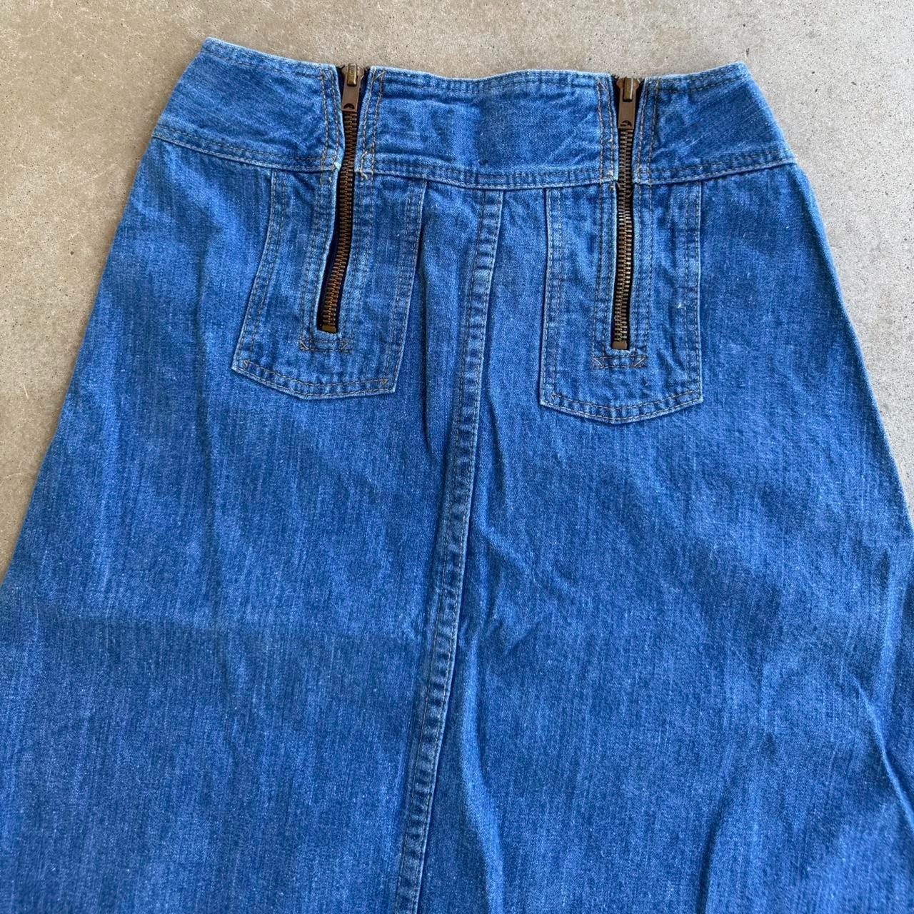 VINTAGE 1970s DENIM WRANGLER SKIRT W/ DOUBLE SCOVILL ZIPPER CLOSURE ON THE BACK