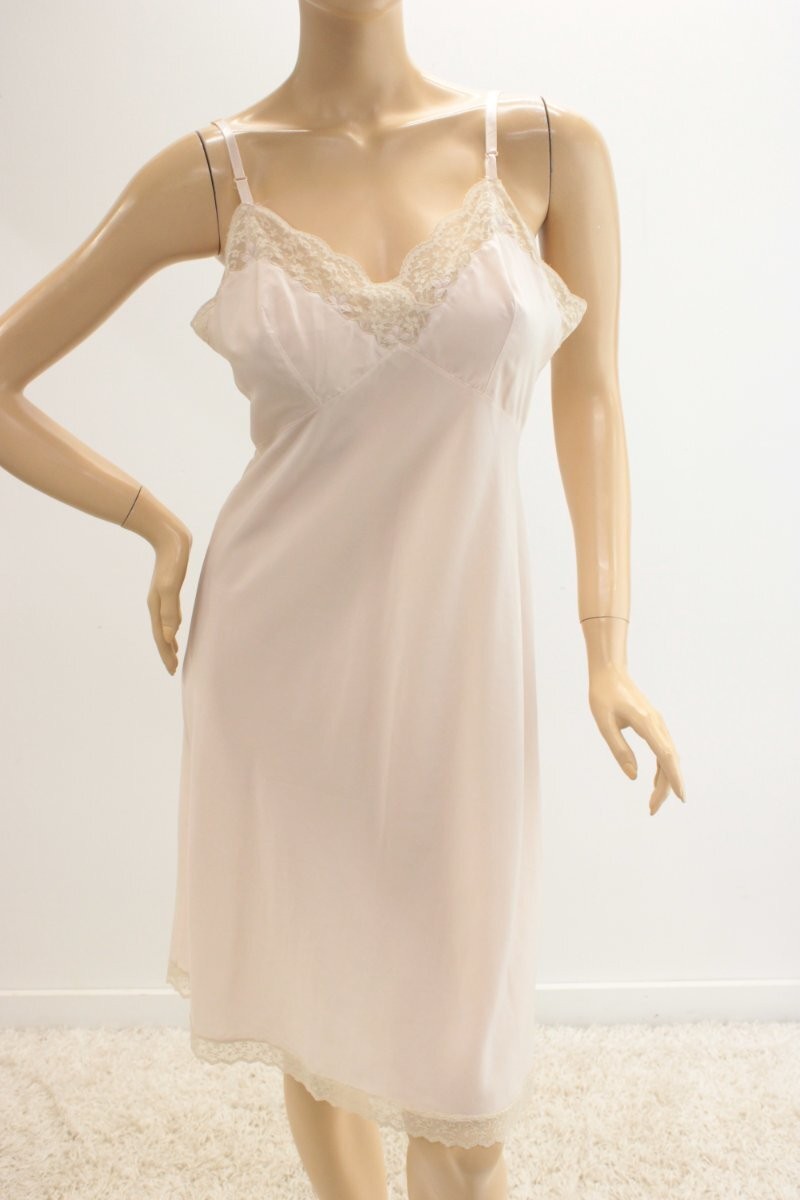 VTG Neiman Marcus Full Slip size 38 Beige Pink Wide Lace Trim Pinup Moulin Rouge