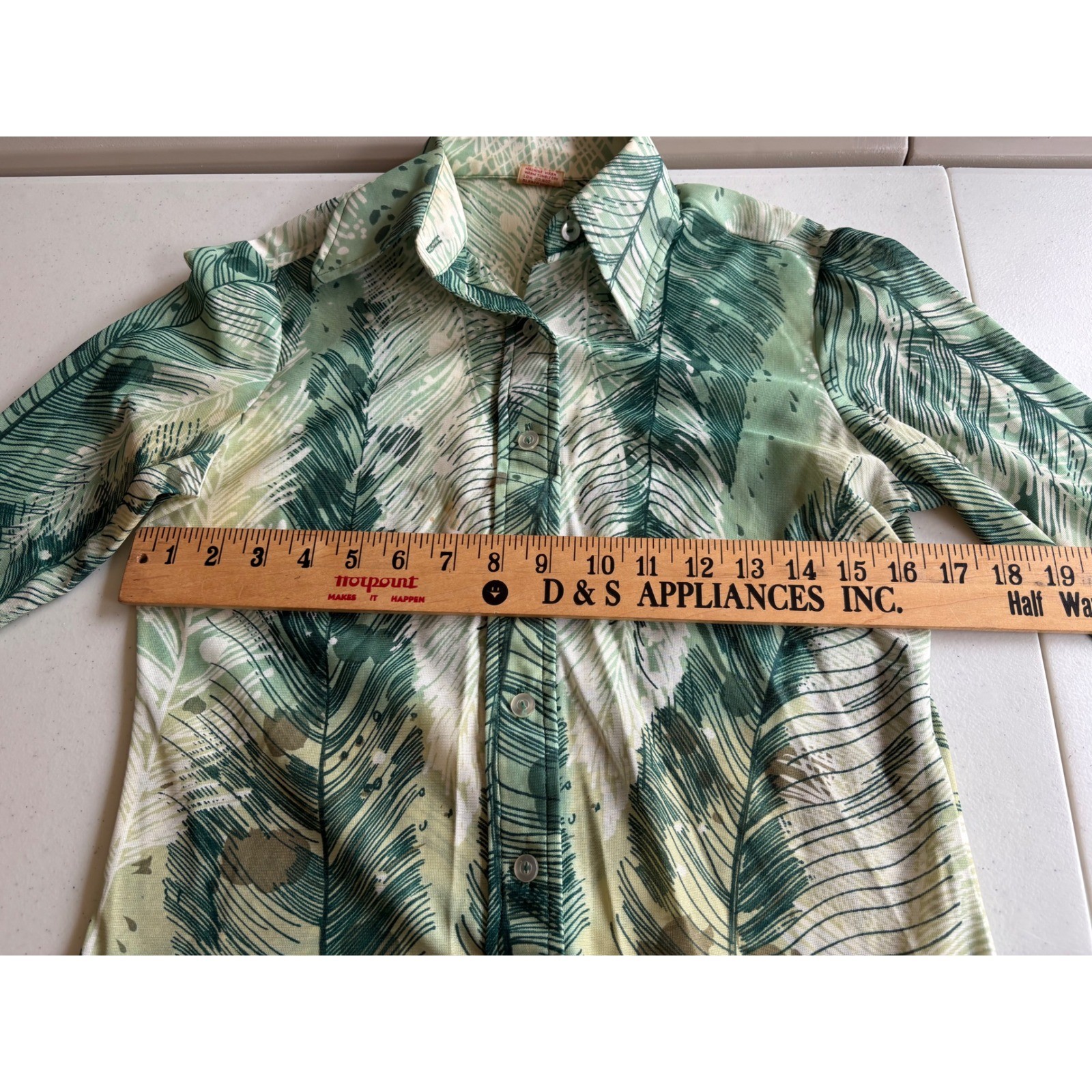 Vintage 70s Green Tropical Feather Print Button Down Shirt Small 11/12