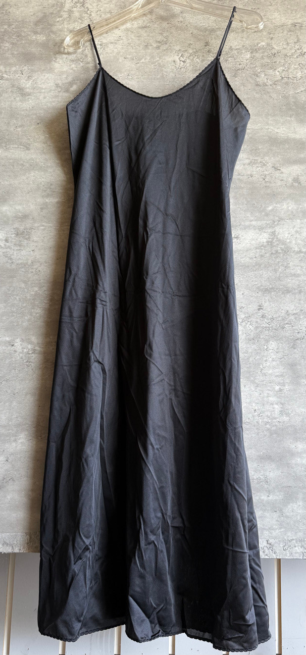 Vintage Vanity Fair Black Nylon Long Full Slip Nightgown Size 34 32″/40 USA
