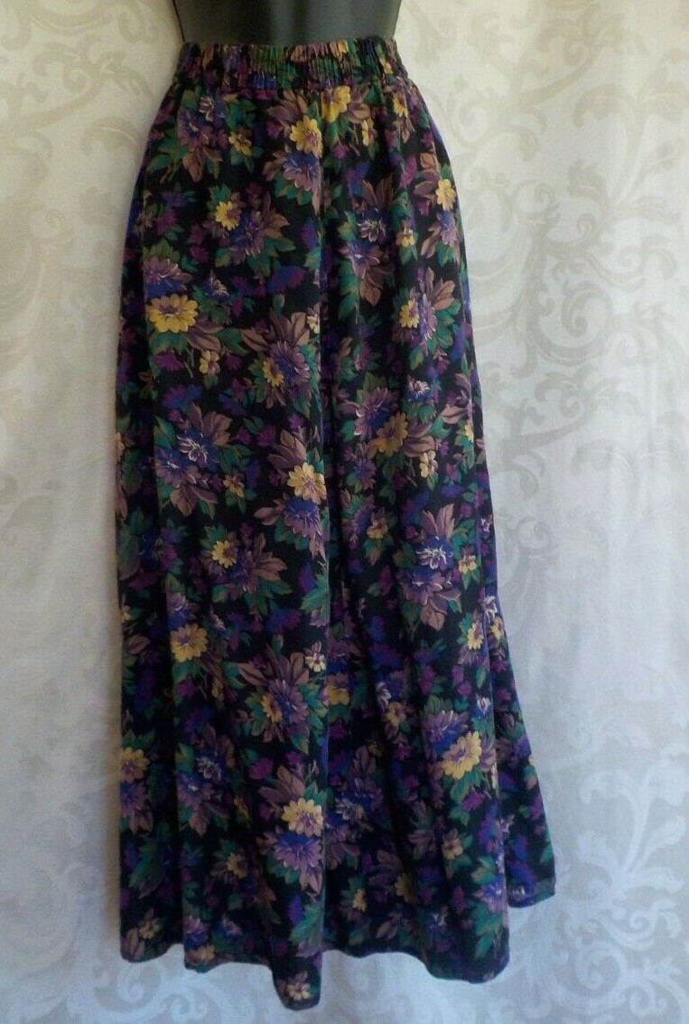 Vintage 1980’s Lizsport Skirt Size S Floral 100% Rayon Elastic Waist Pockets EVC