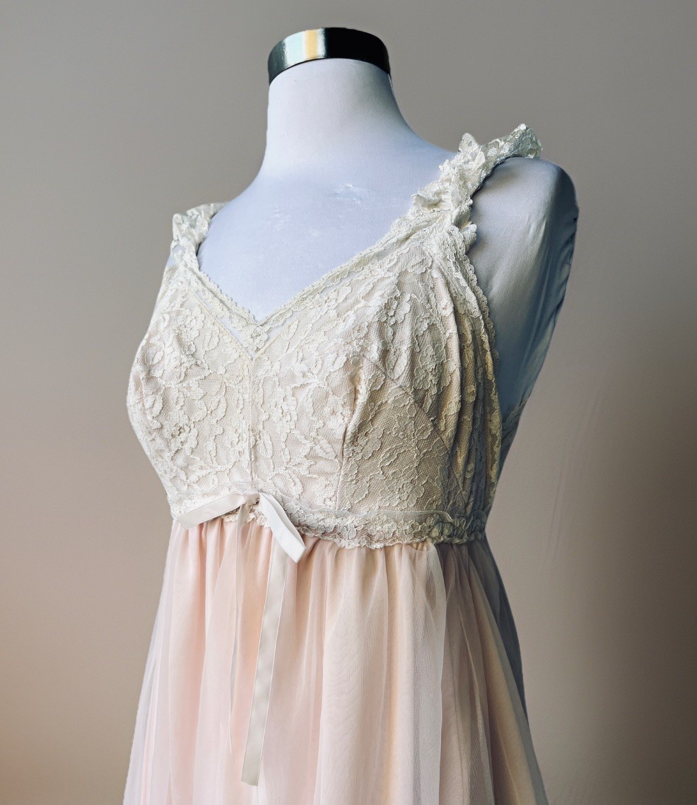 Vintage 50s Aristocraft Superior Soft Pink Babydoll Nightgown w/Cream Lace 34