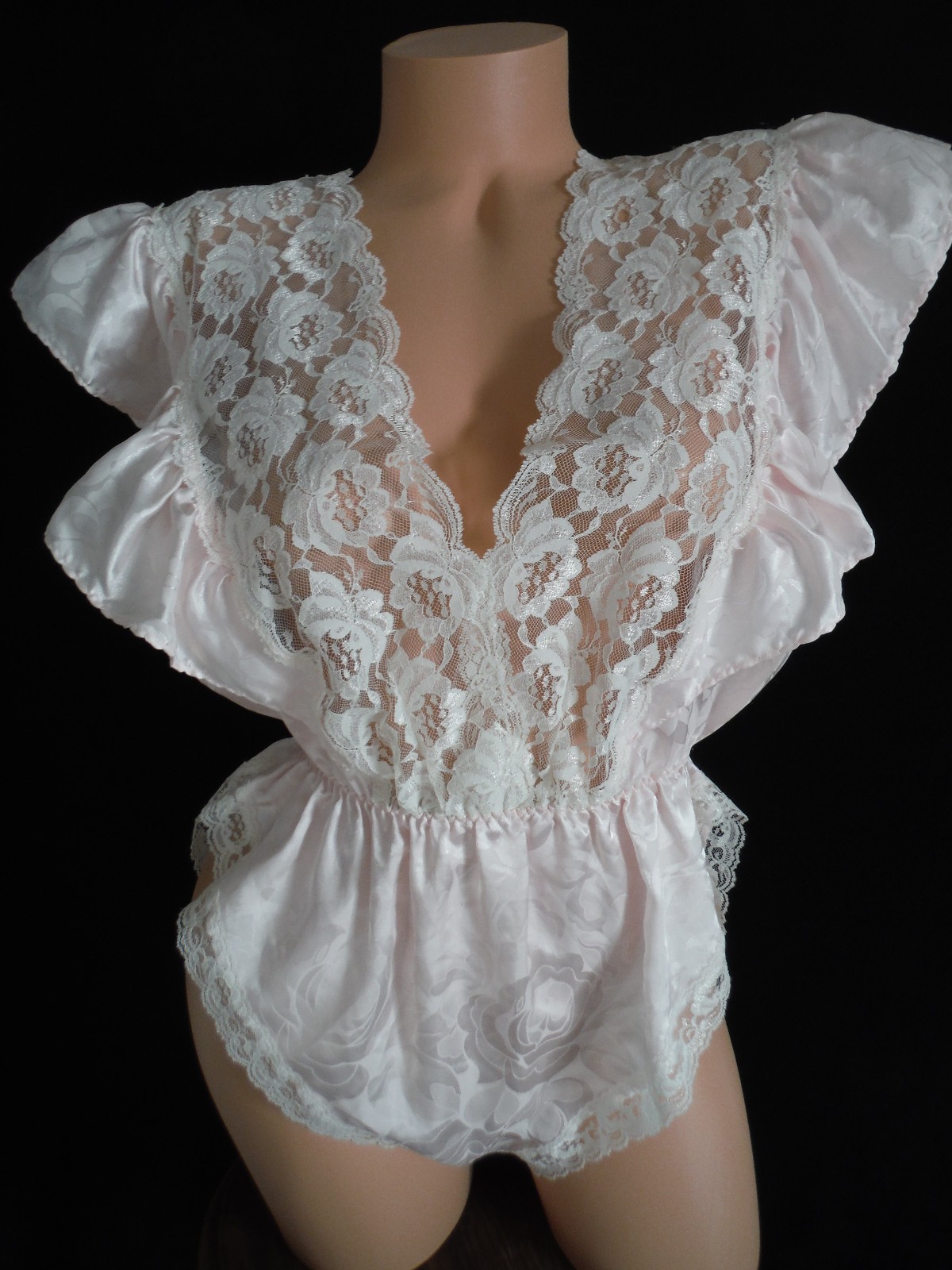 Gorgeous LILY of FRANCE Teddy Vintage New Pink w/lots of Lace Trim Sexy! Medium