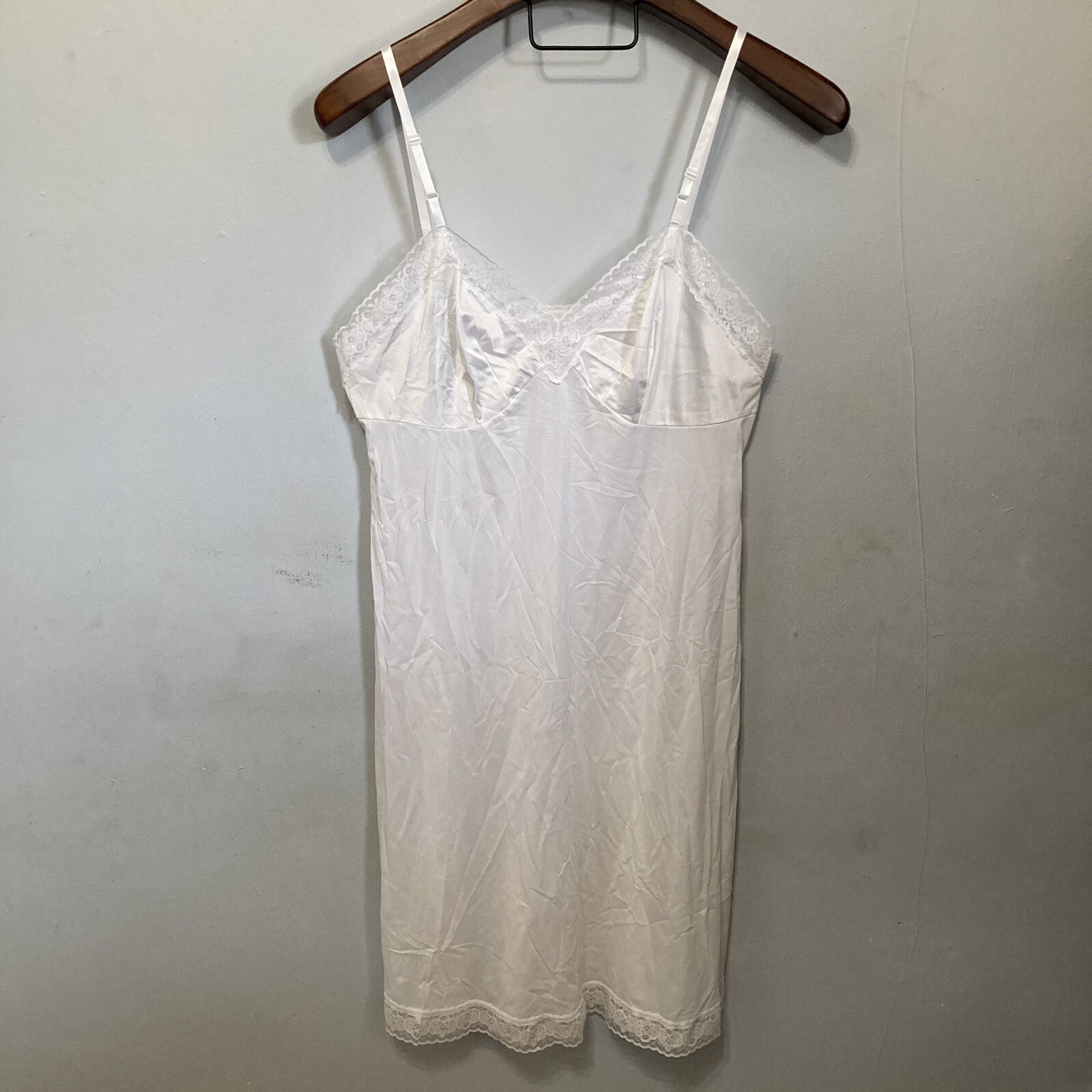 Vanity Fair White Classic Full Slip Size 22 (22” – 36”) NWOT