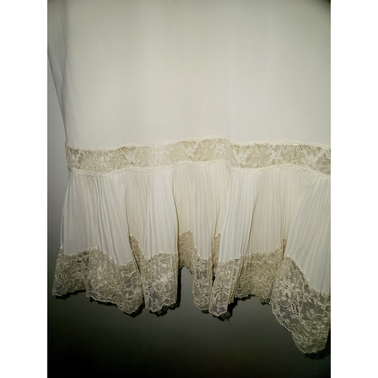 Vintage Ivory Lace Pleated Full Slip Nightgown Adjustable Straps Midi Lingerie