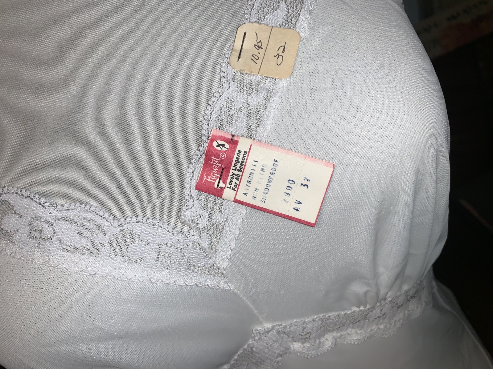 Vintage Dupont Antron III Womens Nylon White Full Slip NWT 32