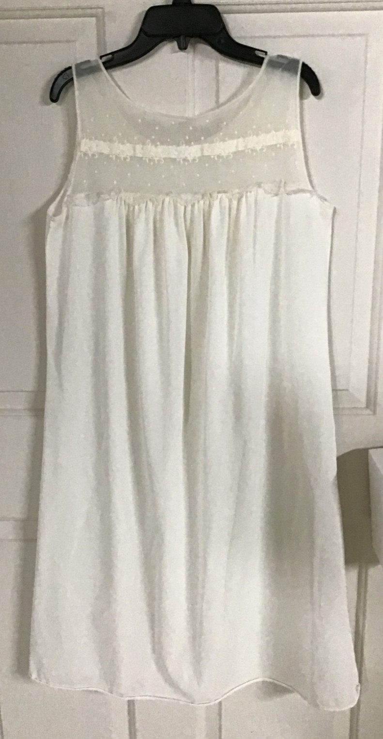 Snowdon Vintage Ivory Medium Nylon Sheer Neckline Nightgown