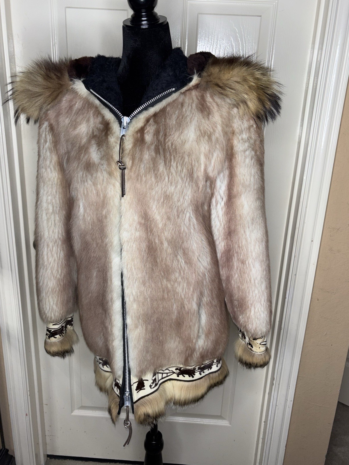 Vintage David Green Alaska Unique Muskrat Fur Coat W/ Tribal Symbols Med