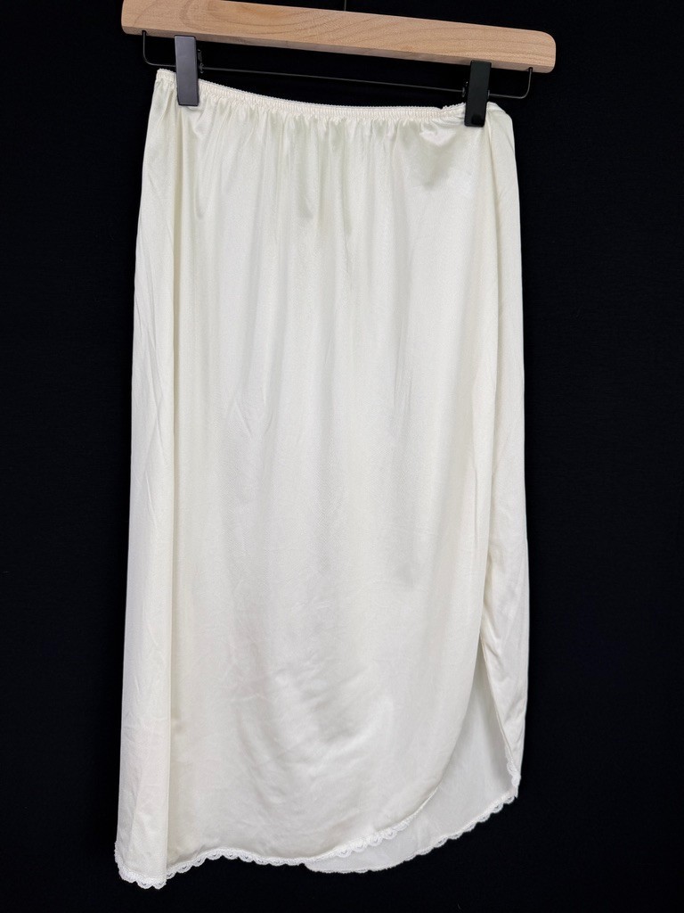 Vintage Warners Perfect Measure White Nylon Half Slip L Lace Hem Underskirt 26″