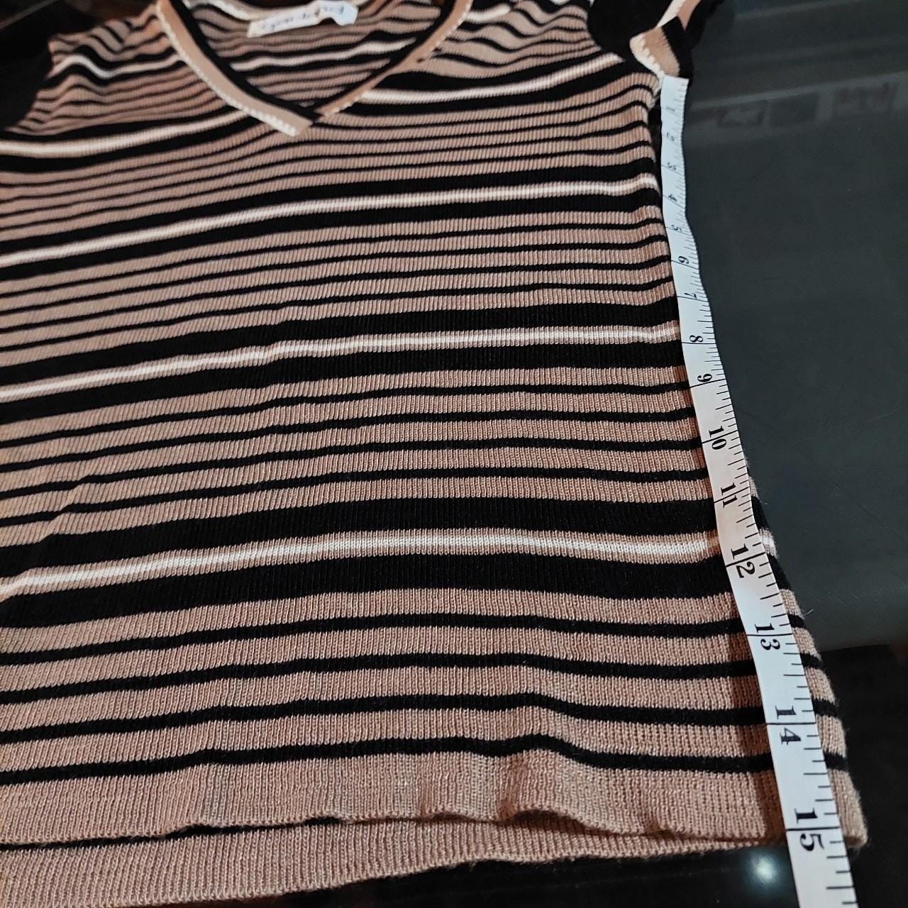 Vintage tan, black, and white short sleeve v-neck knit.