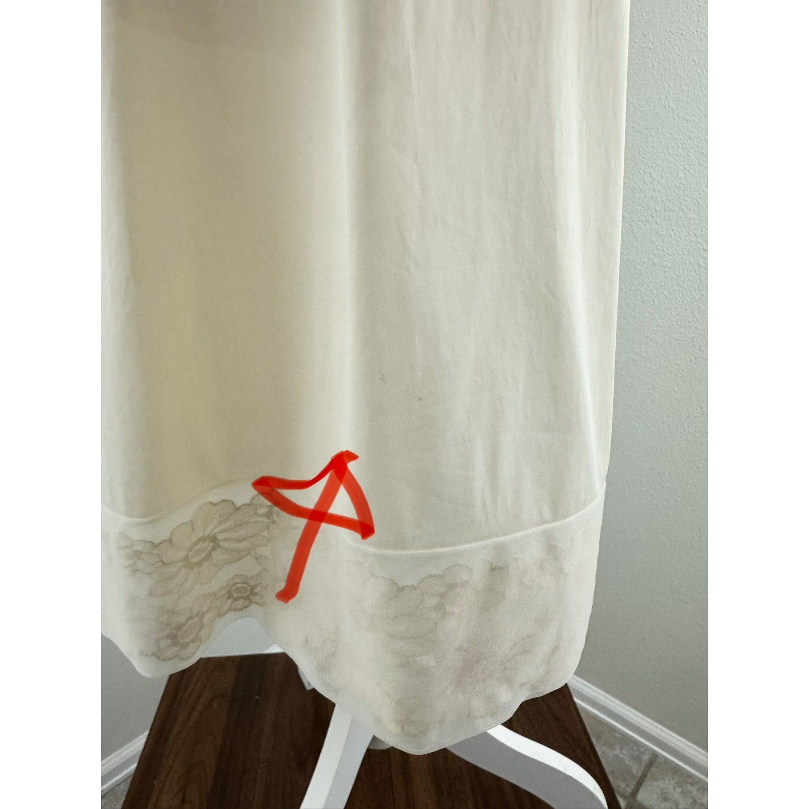 Vanity Fair Vintage Cream Floral Lace Trim Full Slip Antron III Nylon Size 38