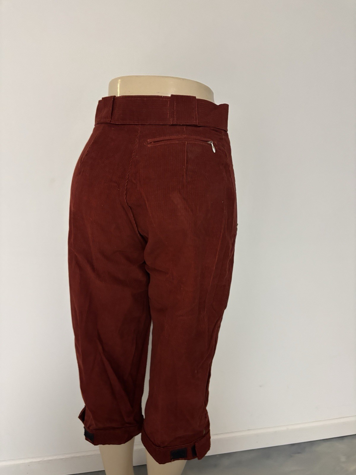Sunbuster Vintage 1970s Rust Red Corduroy High-waisted Capri Pants by | Small
