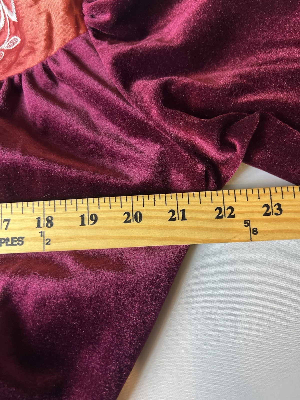 Vintage Anne Leslie Robe Small Burgundy Velvet Satin Embroidered Excellent USA