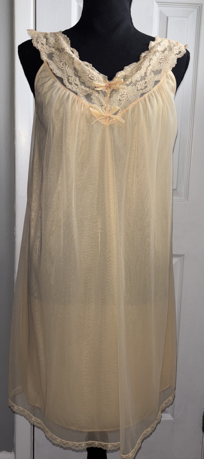 Vintage Nightie Women’s Gown 1960s Penney’s Gaymode Baby Doll Chiffon Nylon Lace