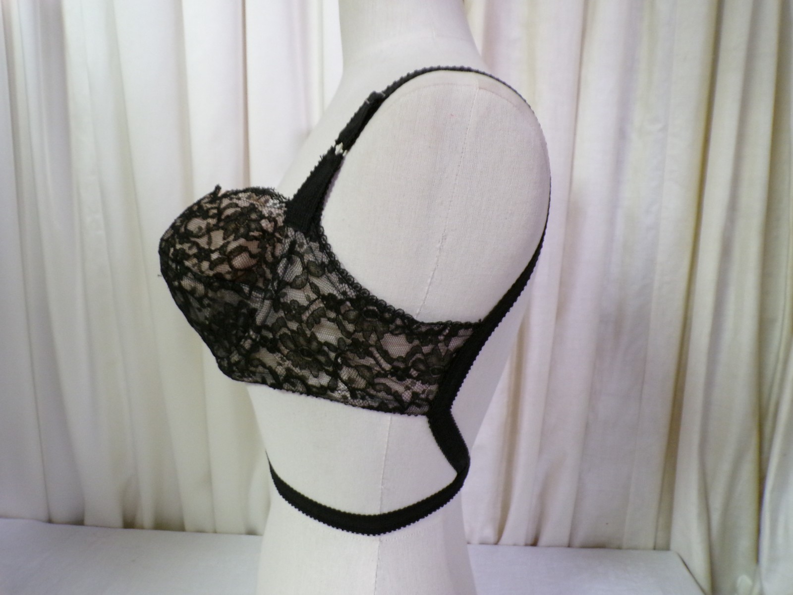 Vintage HOLLYWOOD VASSERETTE Black Lace Bra 36C New w/ Tags