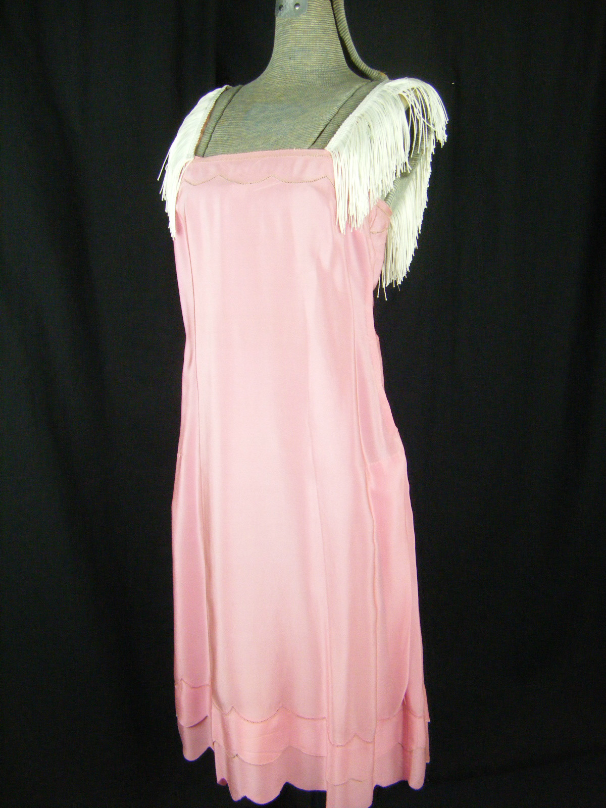 Vtg 20s Dark Pink Scalloped Hem Flapper Dress w/White Fringe Straps-Bust 28/XXXS