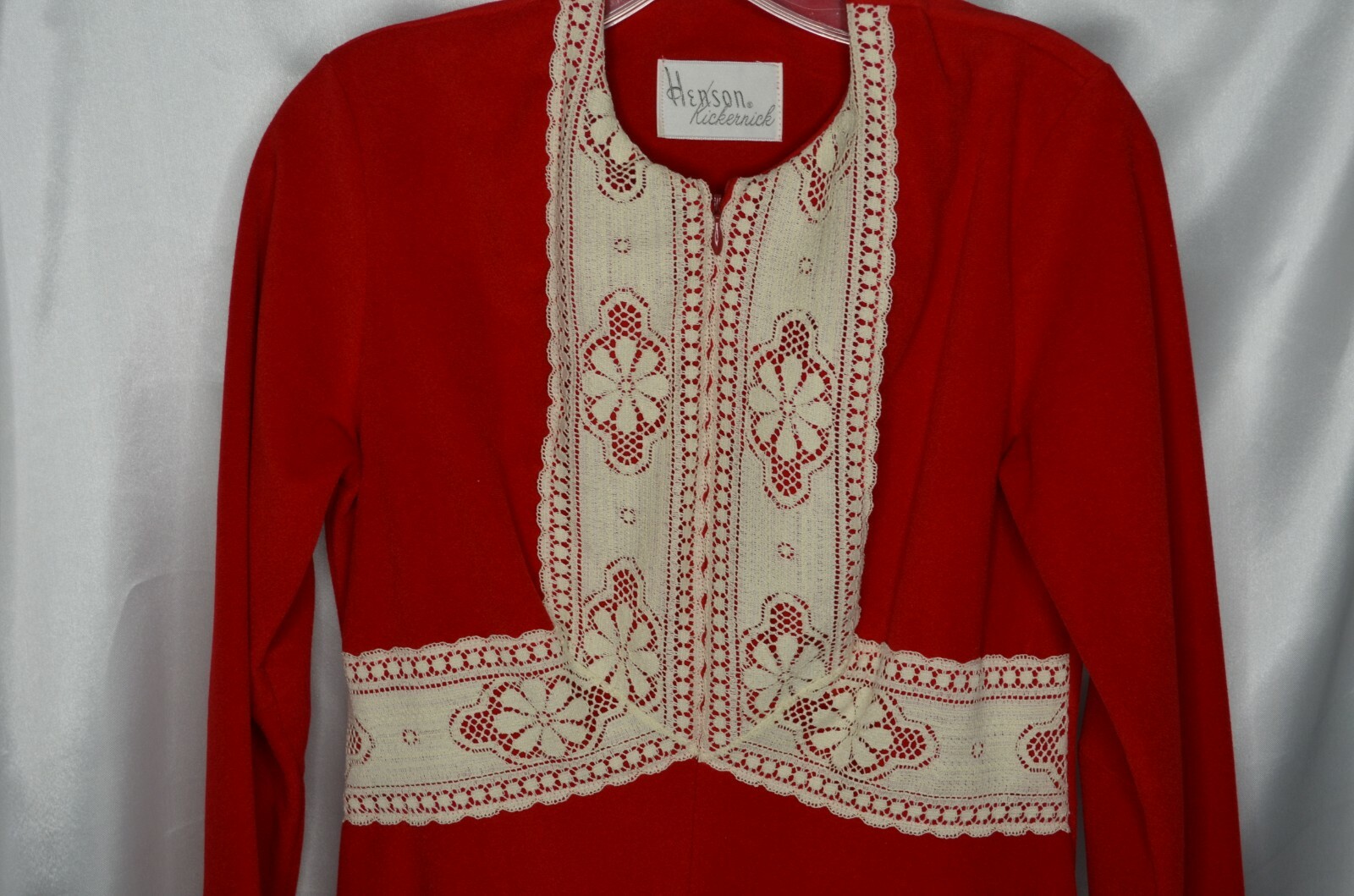 Henson Kickernick Woman’s Small Dressing Gown Robe Red and Cream Lace
