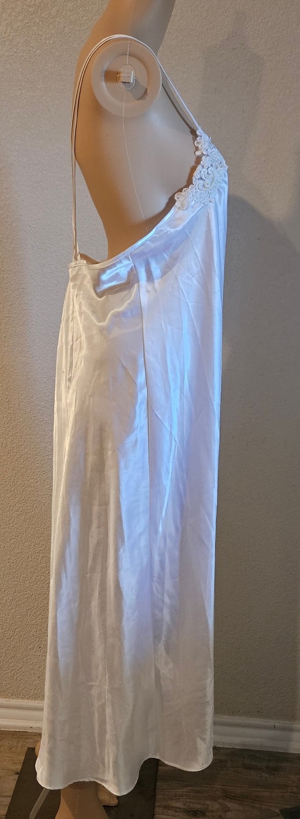 Vintage Intimo Amore White Beaded Satin Bridal Nightgown Sz XL & Sheer Robe Sz L