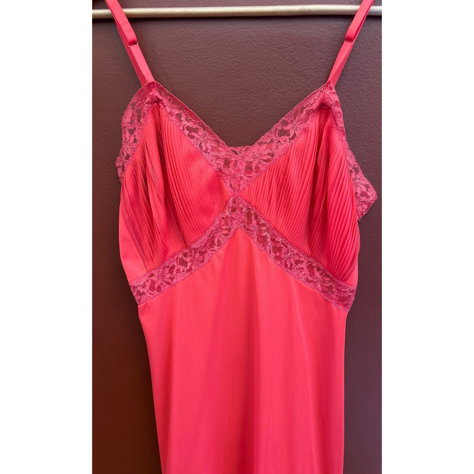 Vintage Vanity Fair Full Slip Red Lace Pleated Coquette Pinup Retro Lingerie 34