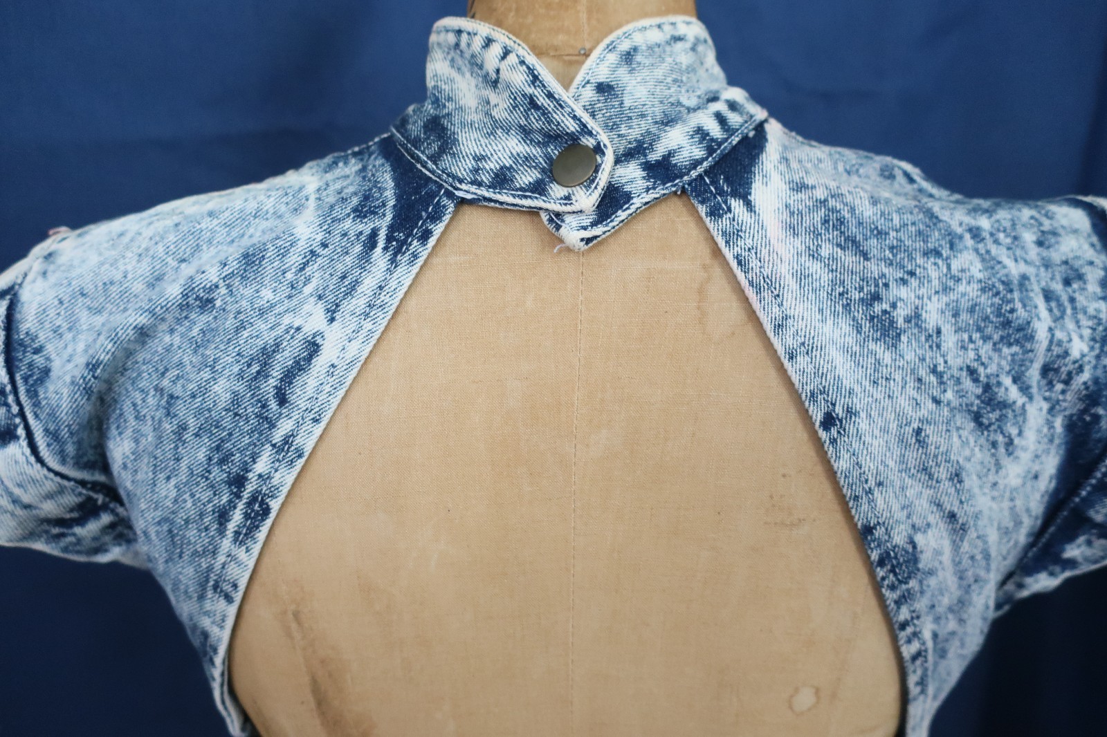 Vintage 1980s Acid Wash Fitted Denim Dress Open Back Size 9 S/M Paris Blues