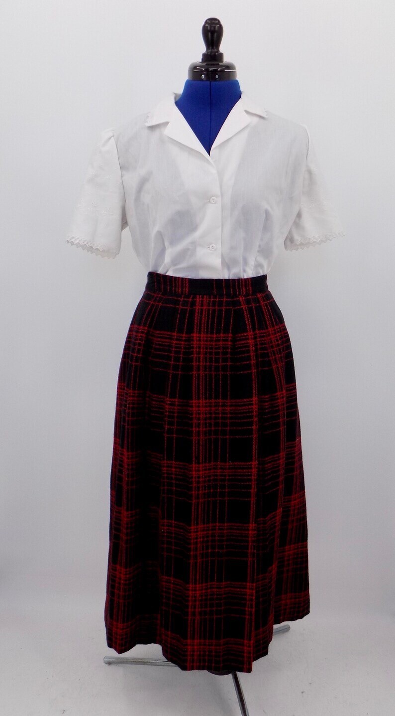 Vintage 1970s Does 1950s Black & Red Check/Plaid Wool A-Line Skirt W29