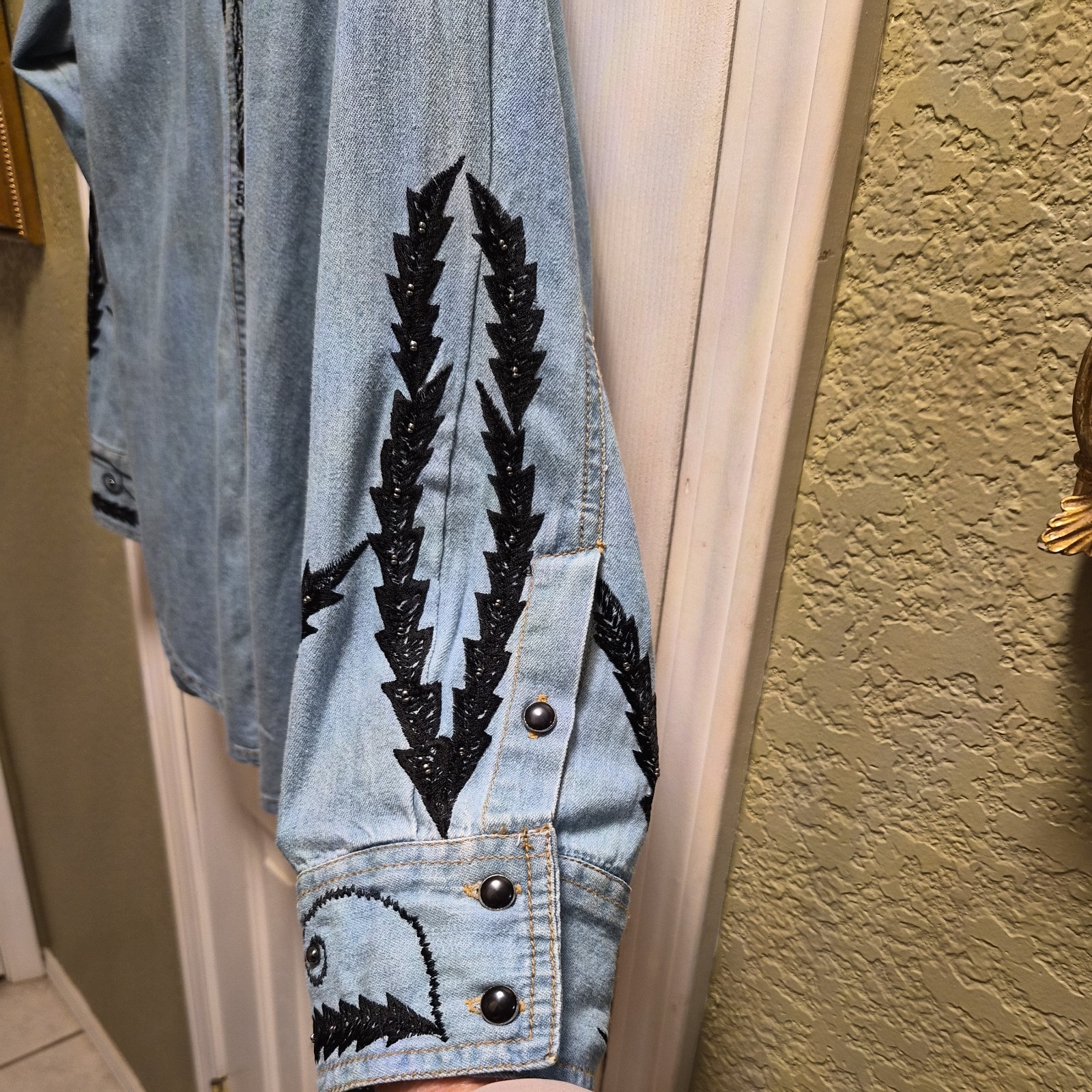 Vintage Collection Western Shirt, Embroidered and Beaded. Size SMALL. No Flaws.