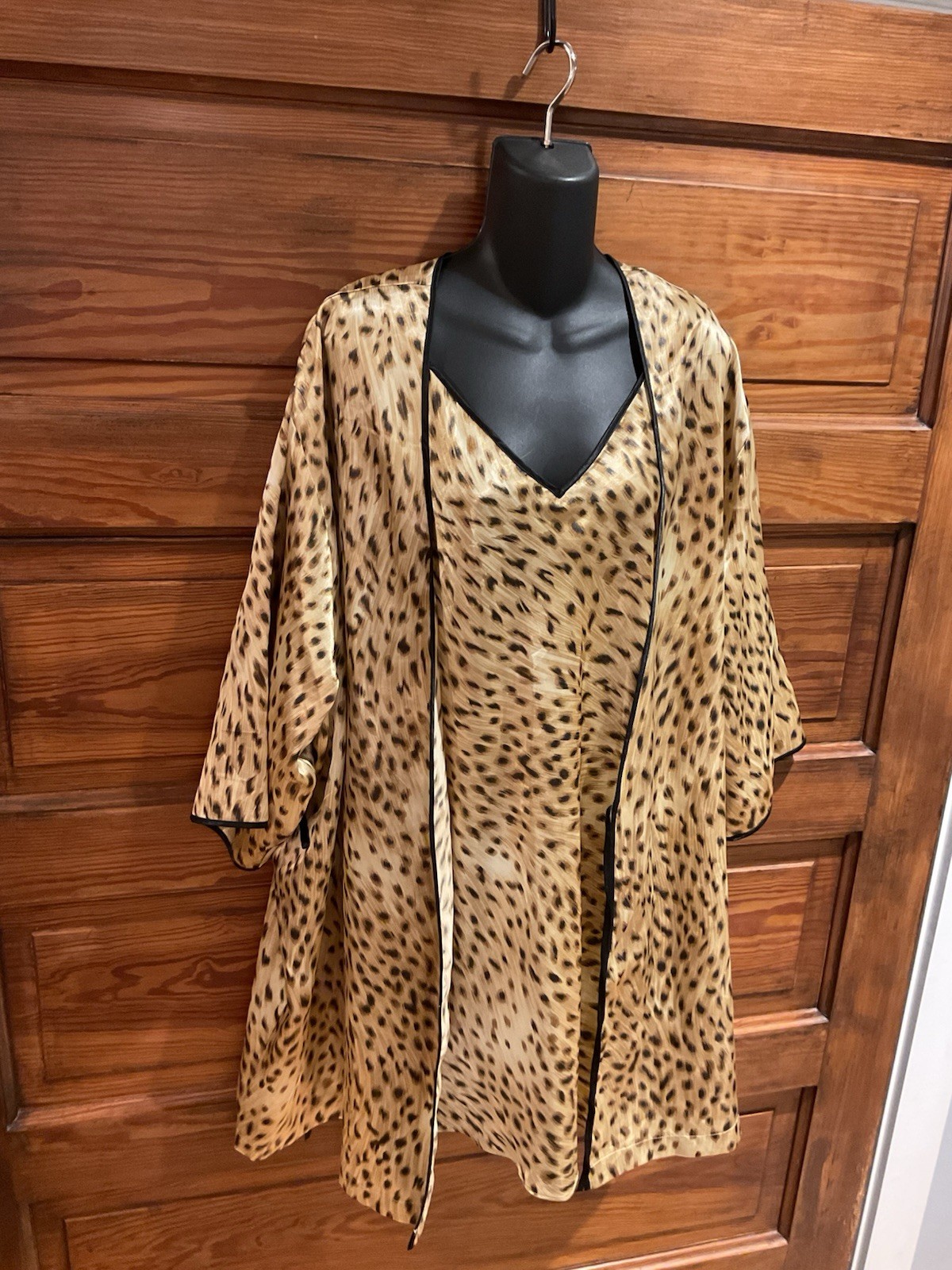 Vintage Secret Treasures Silky Leopard Animal Nightgown Robe Pengoir Set XL