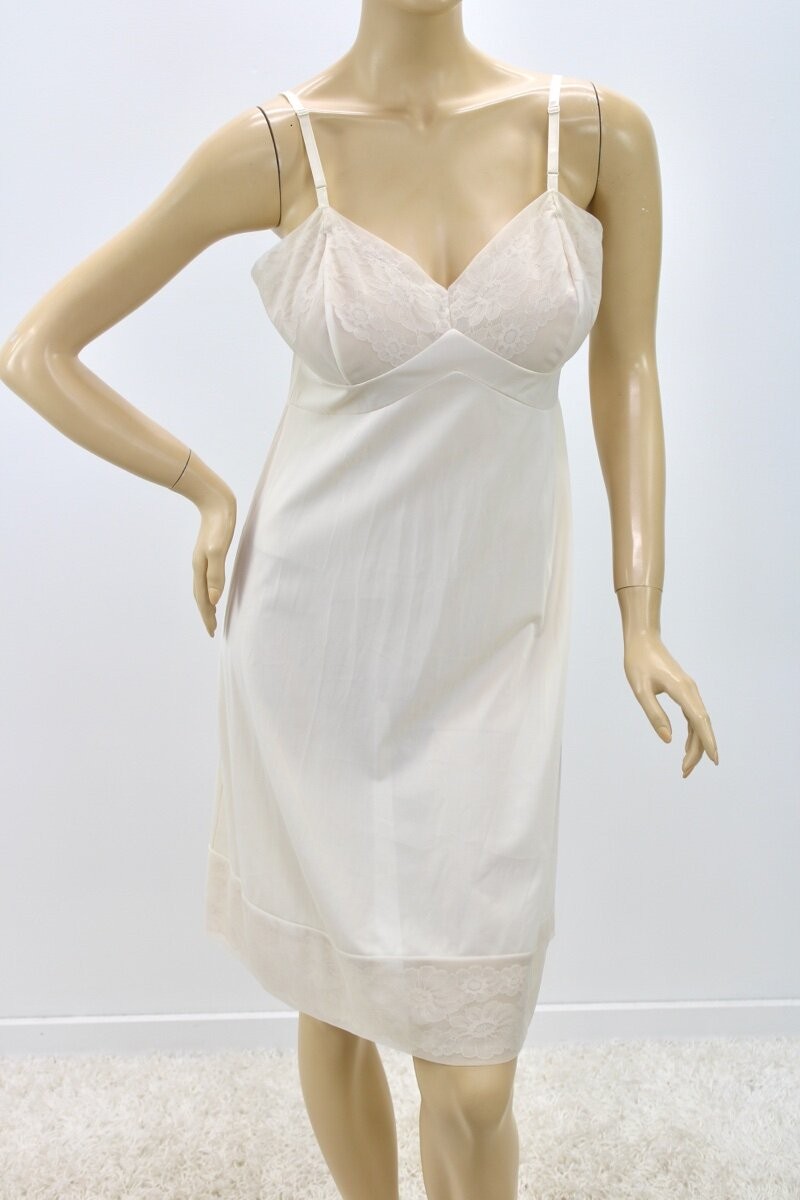 Vintage 1970s Full dress Slip Beige Nylon Encased Flat Lace size 38 Mad Men