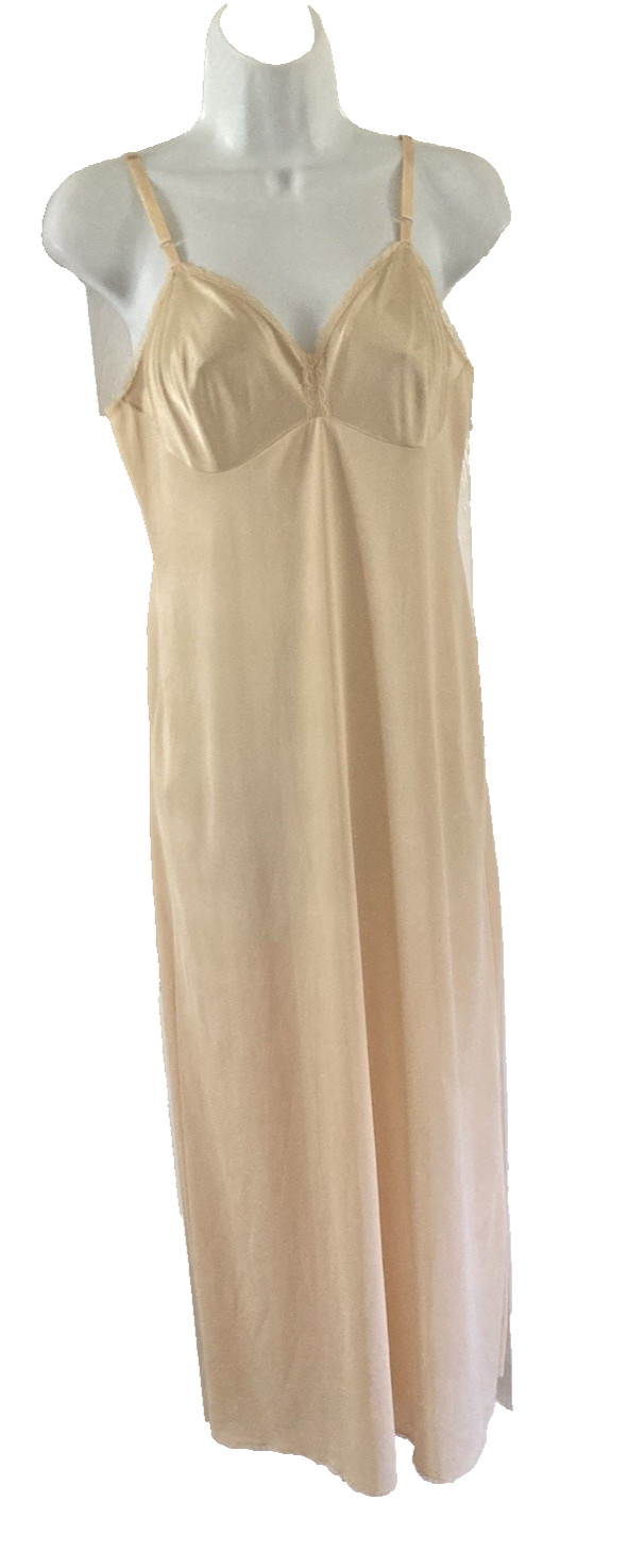 VTG Vanity Fair Beige Nylon Antron III Full Slip Dress Lingerie Lace Size 34 LL