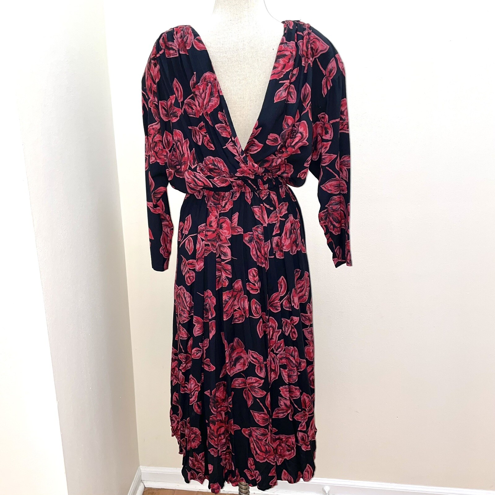 Vintage 80s V Neck Red/Black Floral Dress Size S/M Dark Romantic Whimsigoth Boho