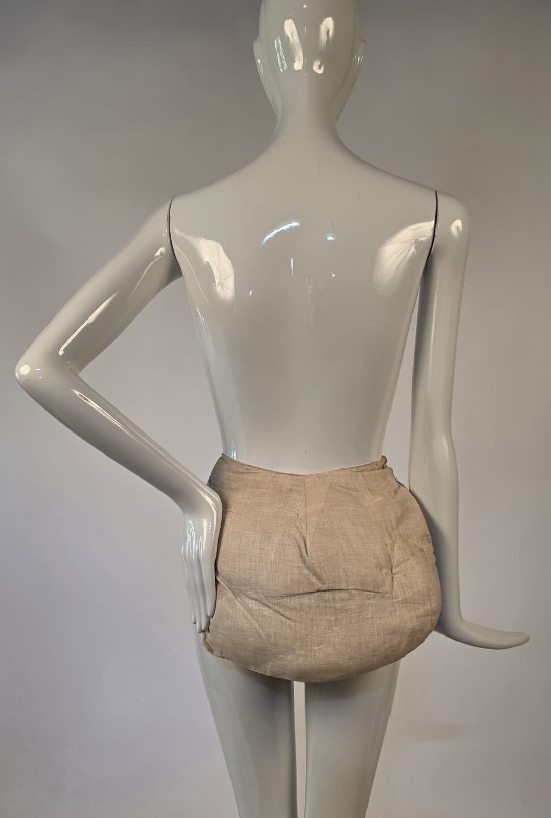 VICTORIAN 19TH C LARGE HORSEHAIR STUFFED COTTON BUSTLE PAD FOR DRESS