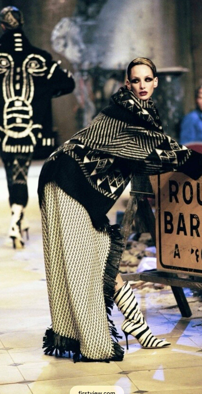 *JOHN GALLIANO* Vintage F/W 1999 „Maori” Oversized Chevron Knit Mohair Sweater