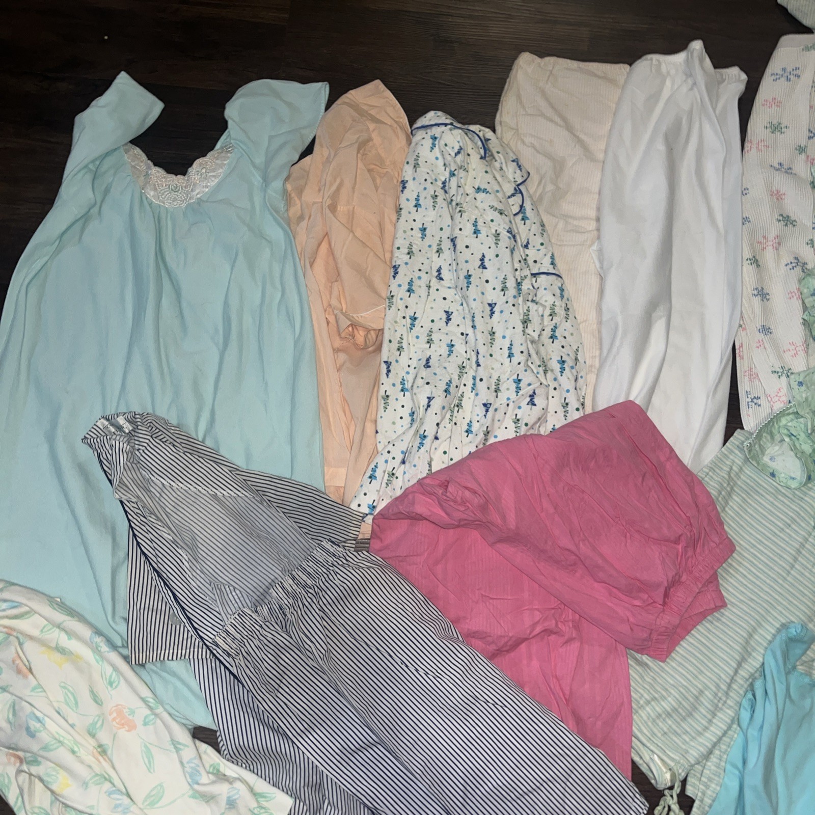 Vintage 90s/00s Women’s Sleepwear Nighties Tops, Bottoms Size S And M Lot Of 25