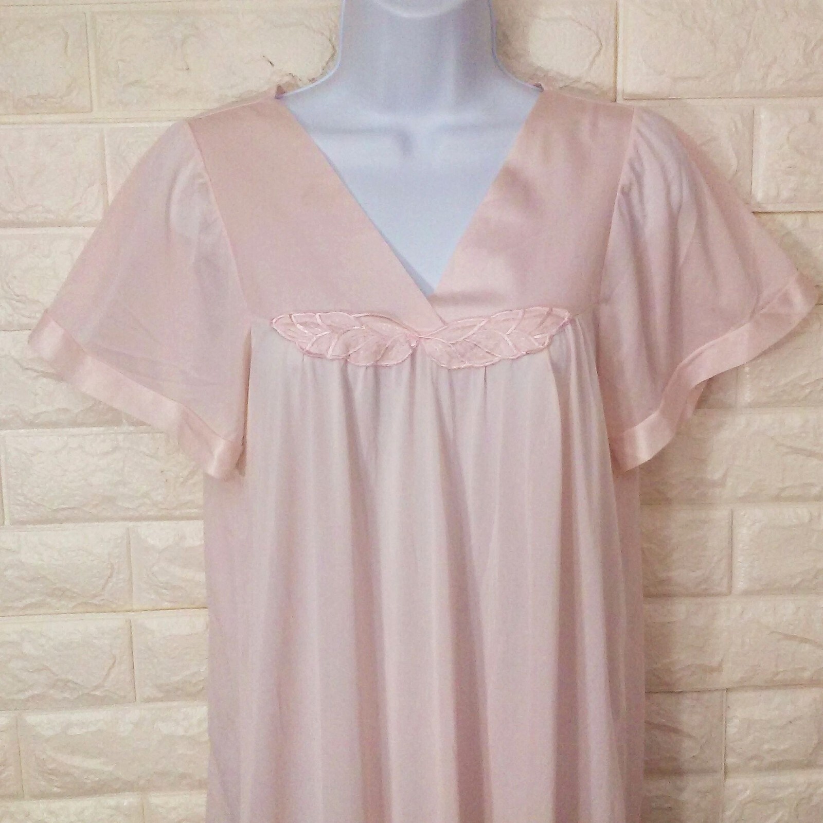 Vintage 80s Soft Moments Sleep Nightie -M Leaf Applique Bell Sleeves Vneck Pink