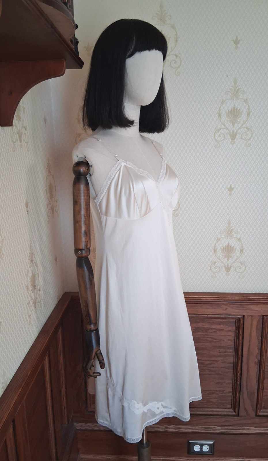 Vintage 1970s Vanity Fair Ivory Lace Trimmed Coquette Cottagecore Slip Dress