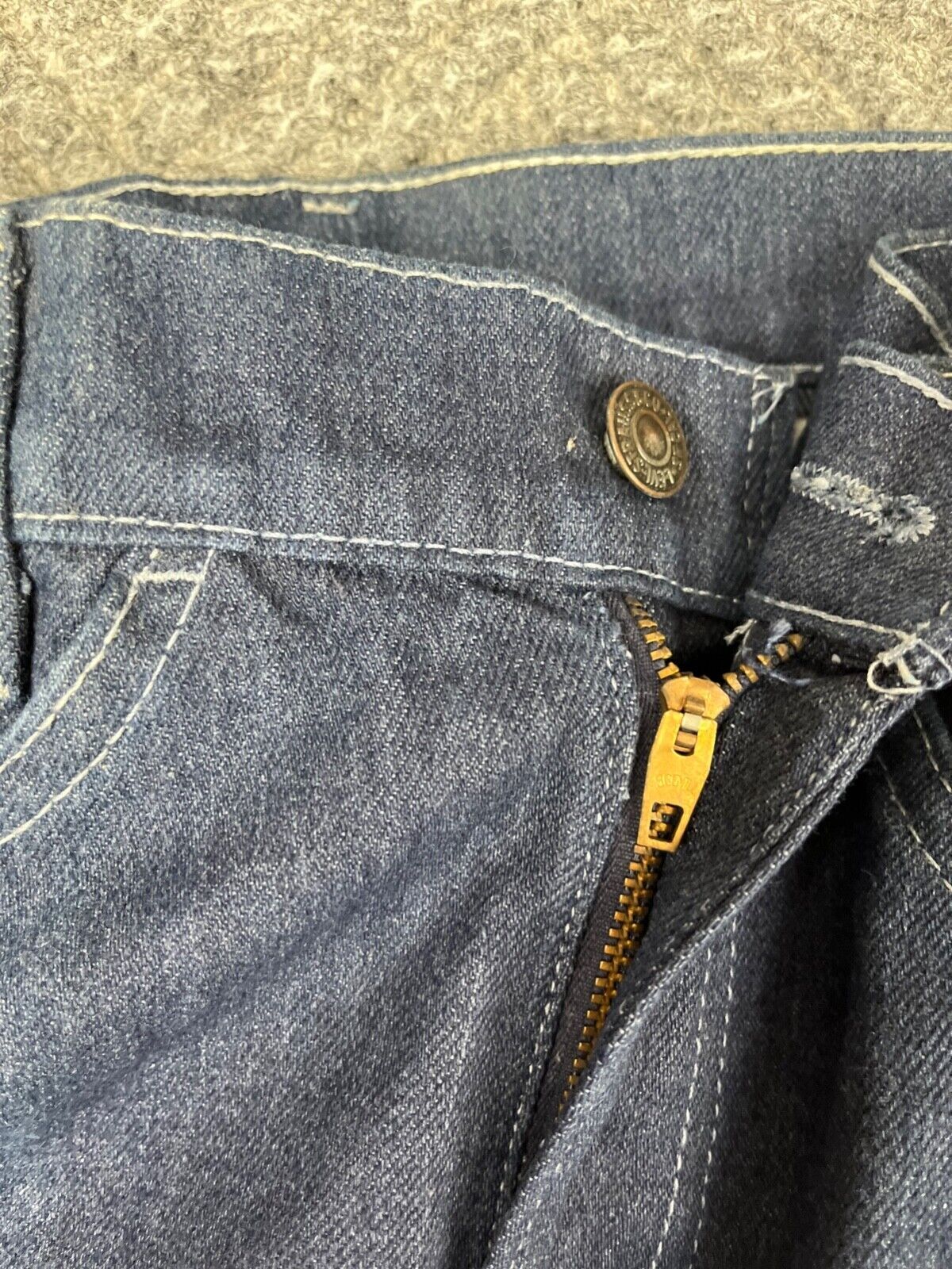 Vintage 70’s Levi’s Sailboat Patch Student Jeans Size 26×35 Blue Dark Flare NOS