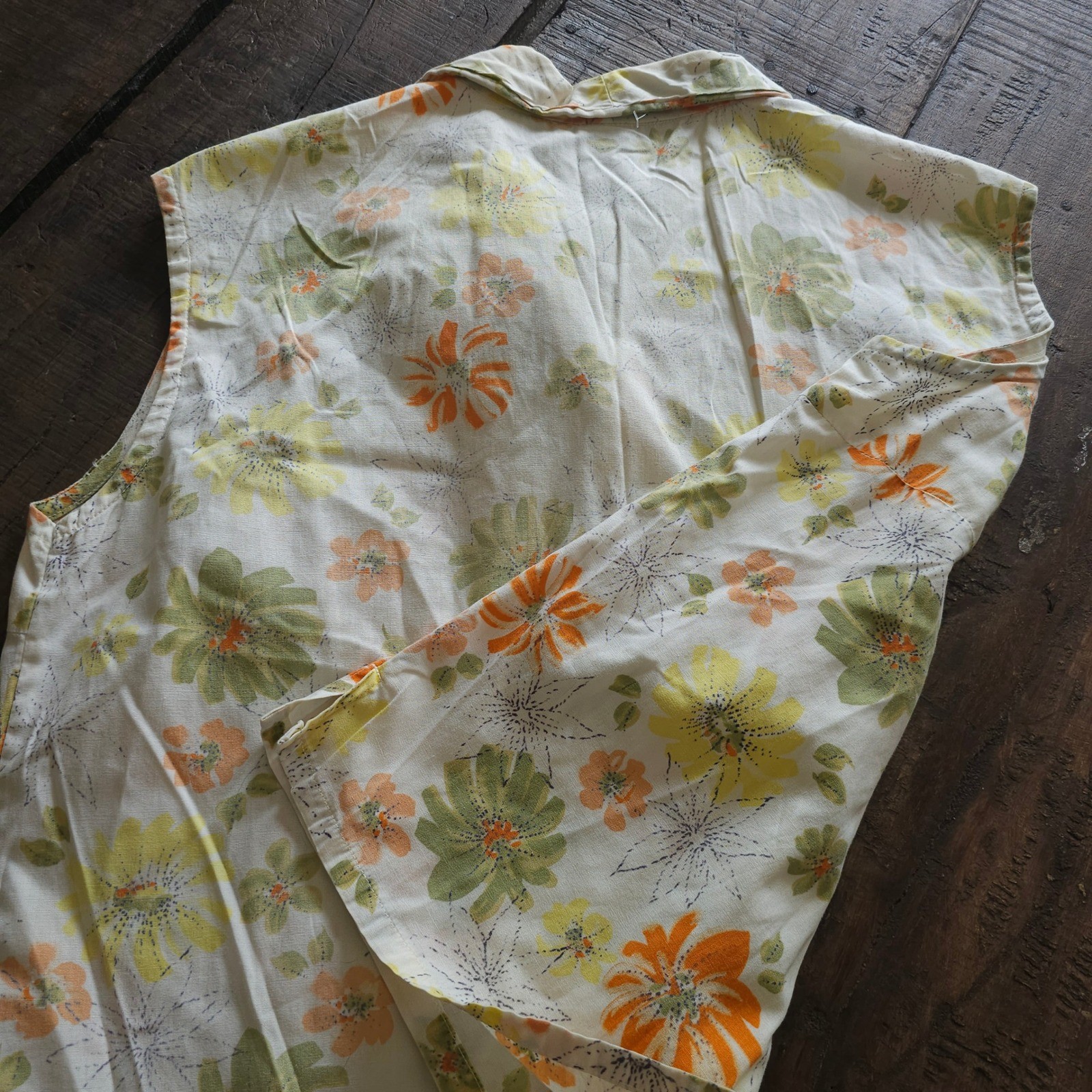 Truly Regal Vintage 50 60s Floral Sleeveless Button Down Blouse Orange Green Mod
