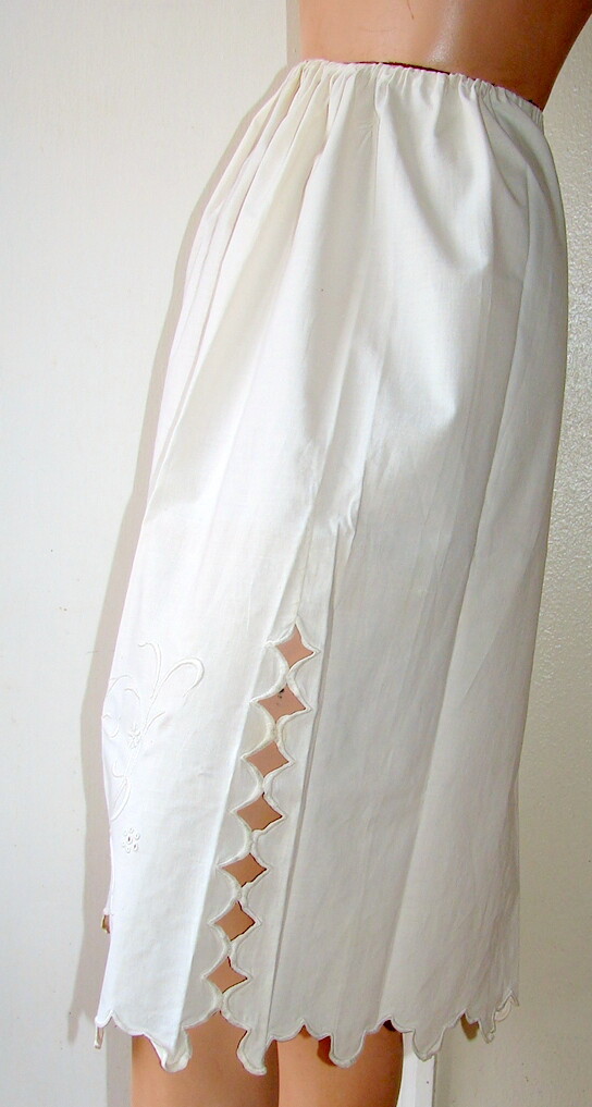 Vintage WHITE COTTON SKIRT w/Scalloped Embroidery & Drawstring Waist d2-8