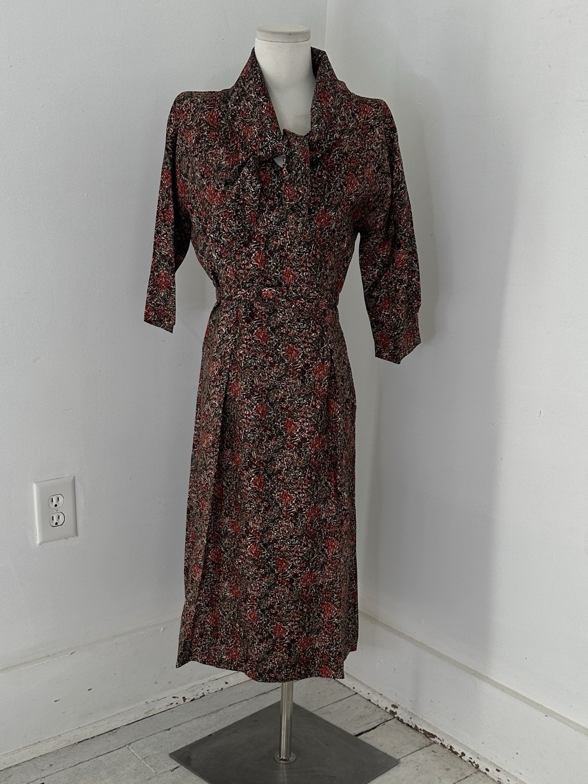Vintage 40s Floral Ascot Necktie 3/4 Sleeve Day Dress