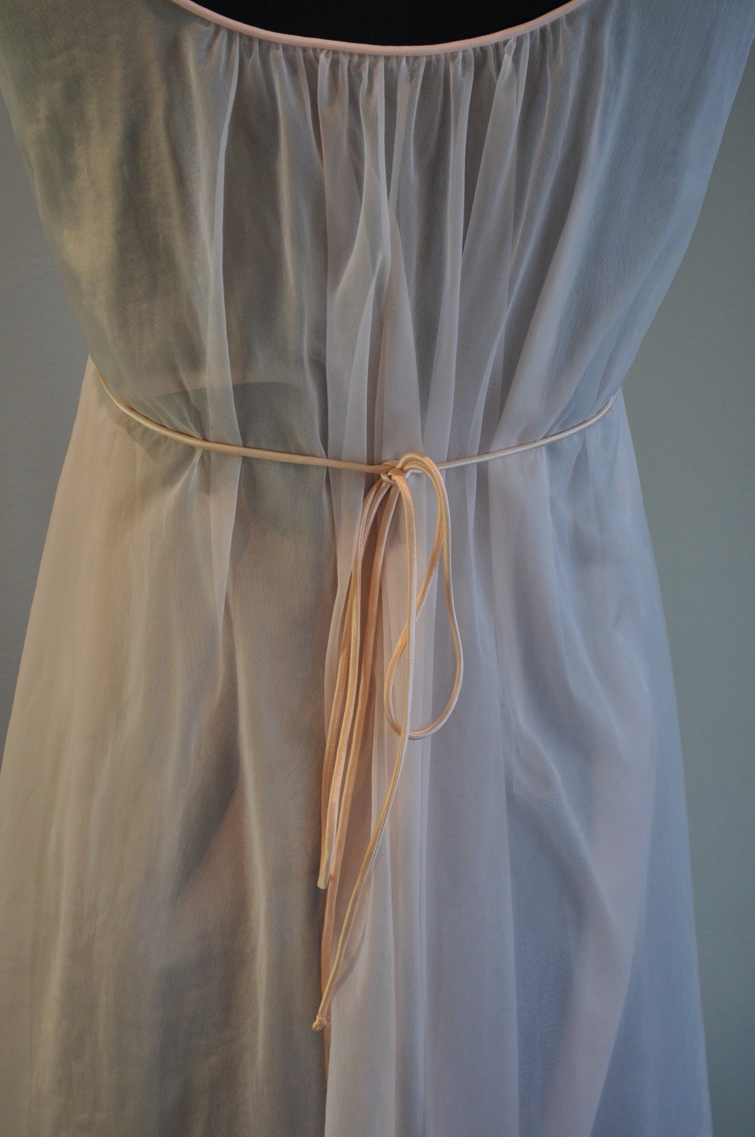 Vintage Vanity Fair 2 piece Peignoir Set Sz 32 Pink Double Layer Chiffon