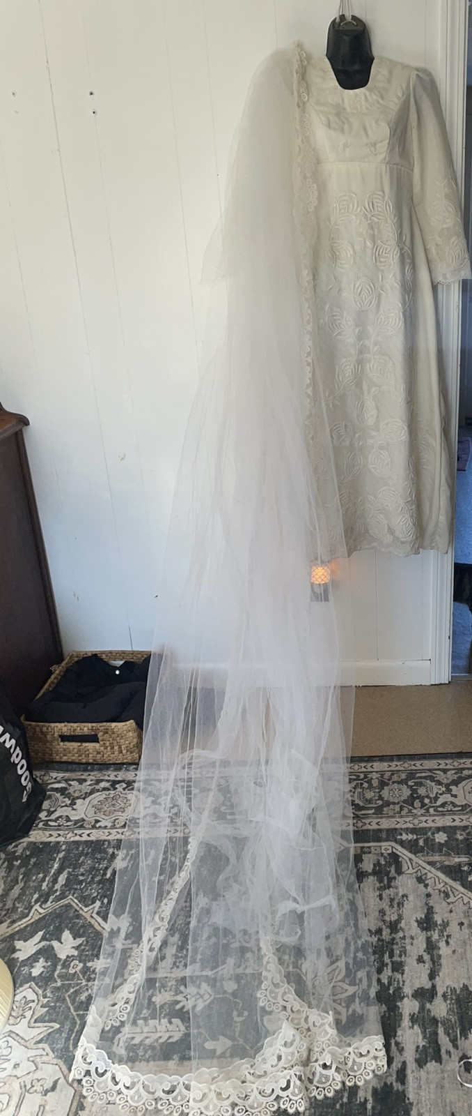 Vtg Stunning Ivory Tapestry Lantern Style Wedding Dress W/ Veils 30”/28”/52”