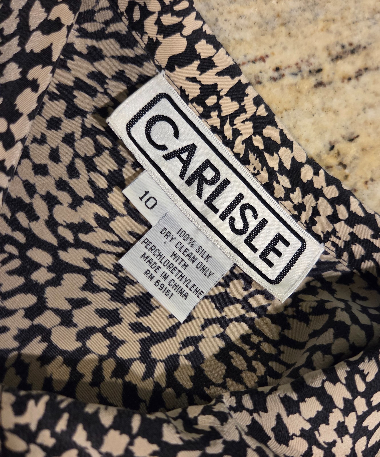Carlisle Vintage Women’s 100 % Silk Animal Print Blouse Size 10 Old Money Artsy