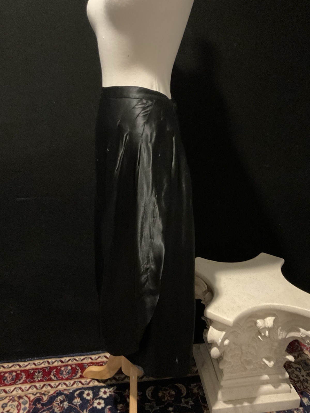 VINTAGE 40s 2 PIECE OUTFIT. SATIN BACKED CREPE. BEAUTIFUL AND TIMELESS