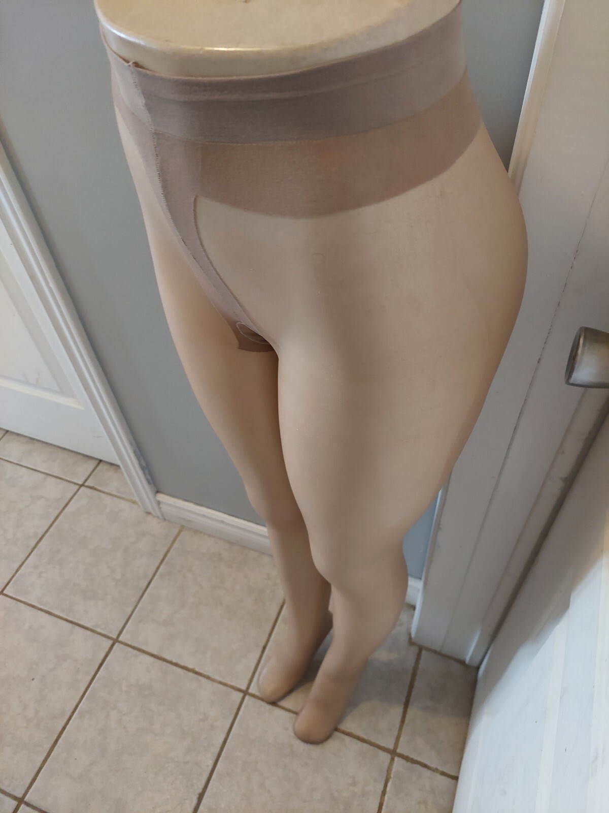 Vintage Pantyhose 🎃 Silks Sensational Nudes 10 Denier Color Nude Size D BDR2