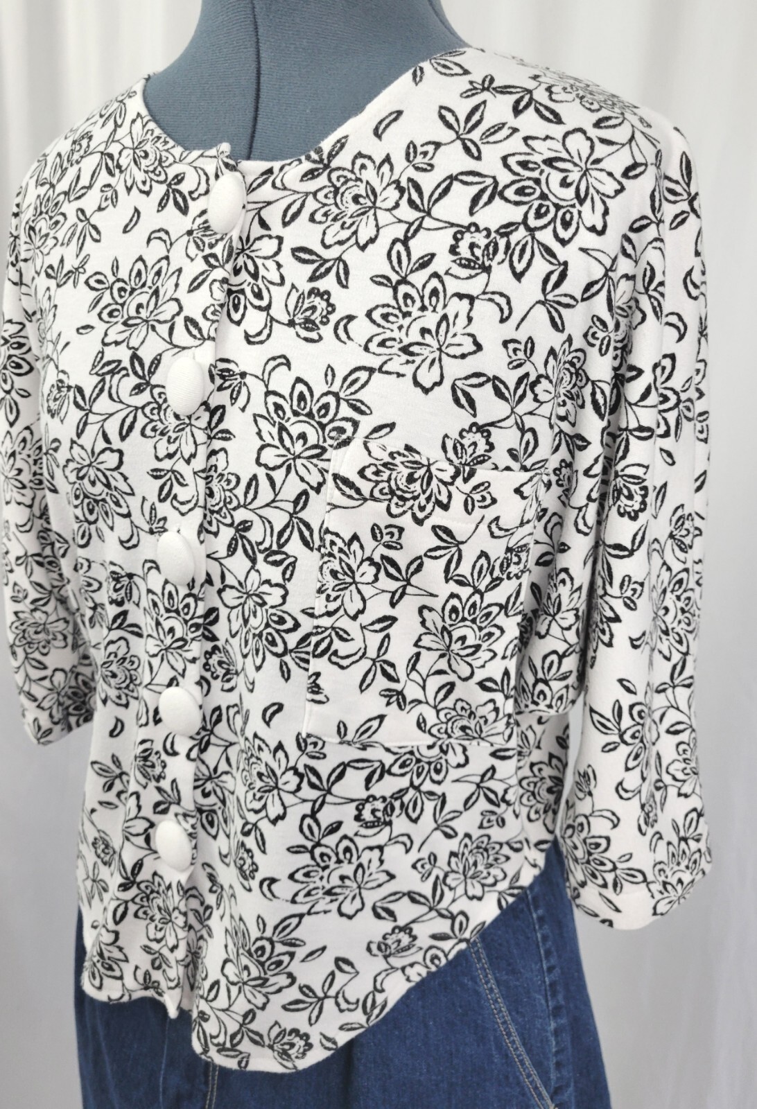 Vintage Currants White Cropped Batwing Top w Black Florals Size Large