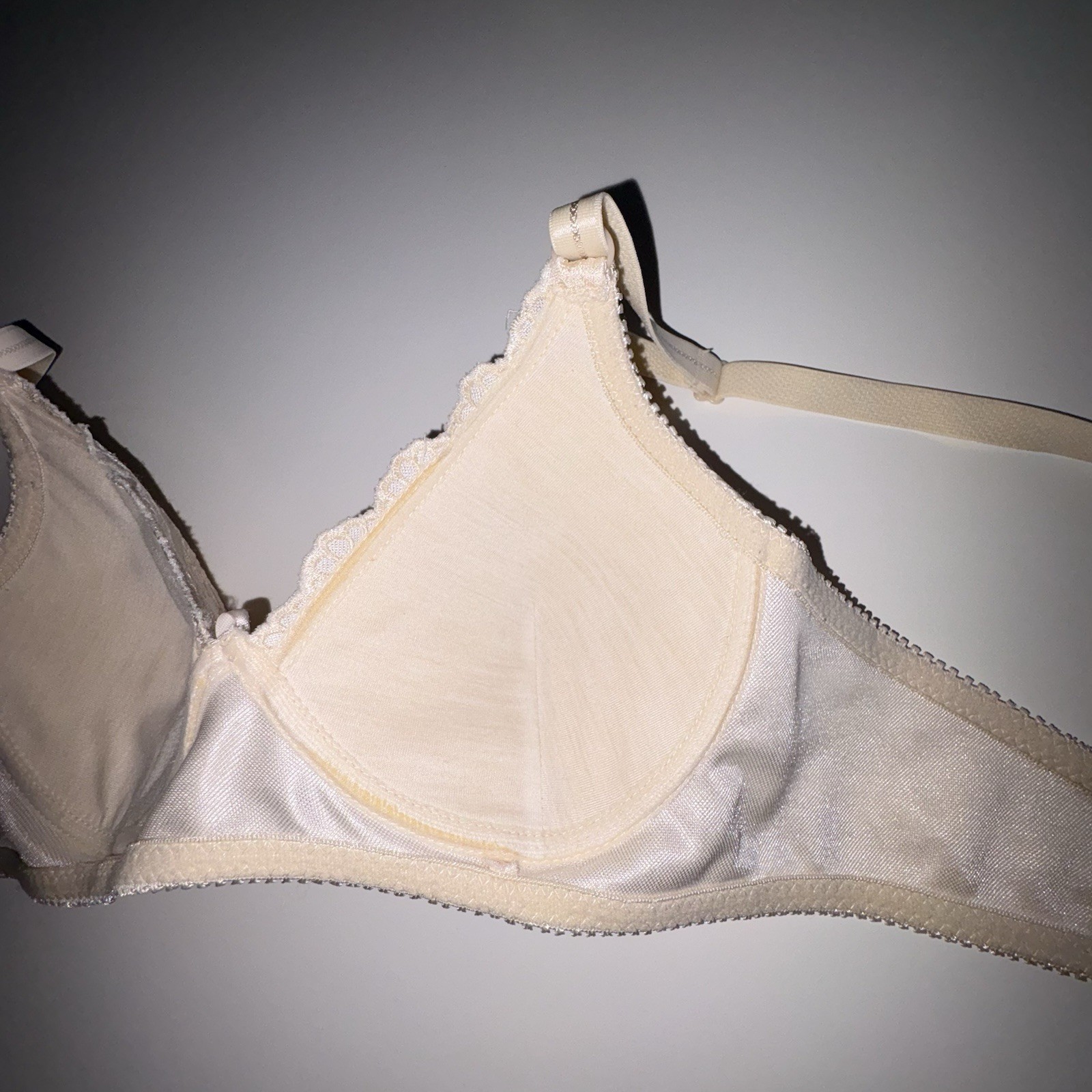 Vintage Bestform Bra Size 34A Ivory Floral Embroidered Wire Free Soft Lined Cups
