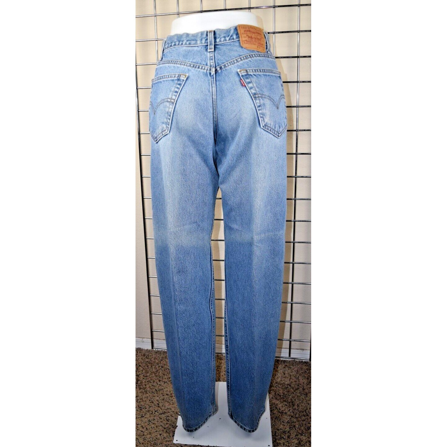 Vintage Levis Jeans 32 x 33 Y2K Blue Relaxed Fit Straight Leg Soft Fading c.2001