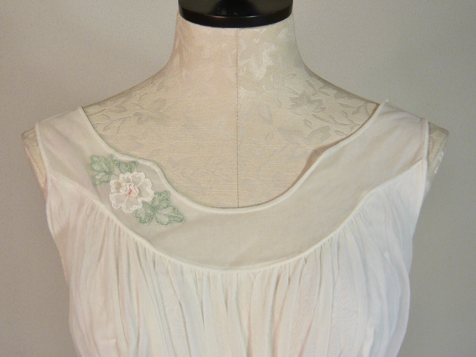 SHADOWLINE vintage early 60s ELEGANT white NYLON GOWN scallops appliques 34
